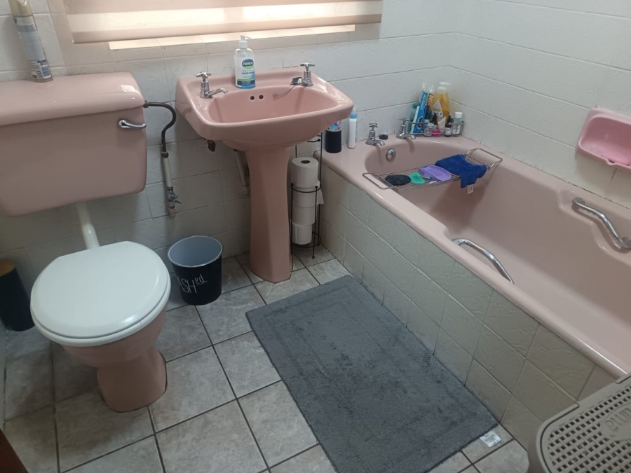 4 Bedroom Property for Sale in Carters Glen Northern Cape